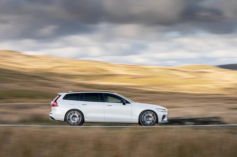  Volvo V60 T8 Polestar Engineered 2019 года  (UK) (фото 32 из 40)